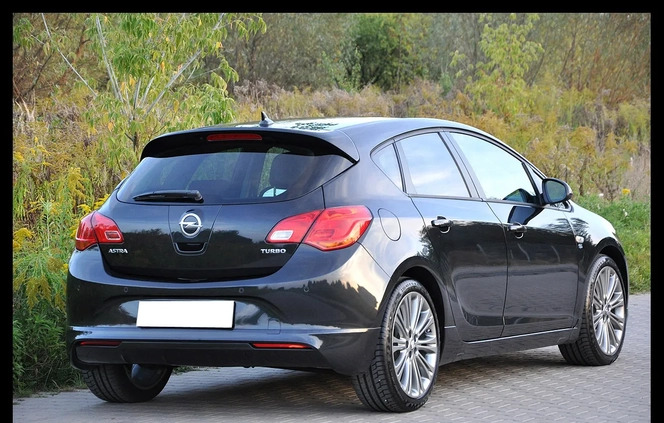 Opel Astra cena 37500 przebieg: 139000, rok produkcji 2014 z Siedlce małe 631